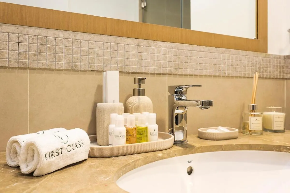 First Class 2Br Iconic Burj Khalifa View Dubai Apartment